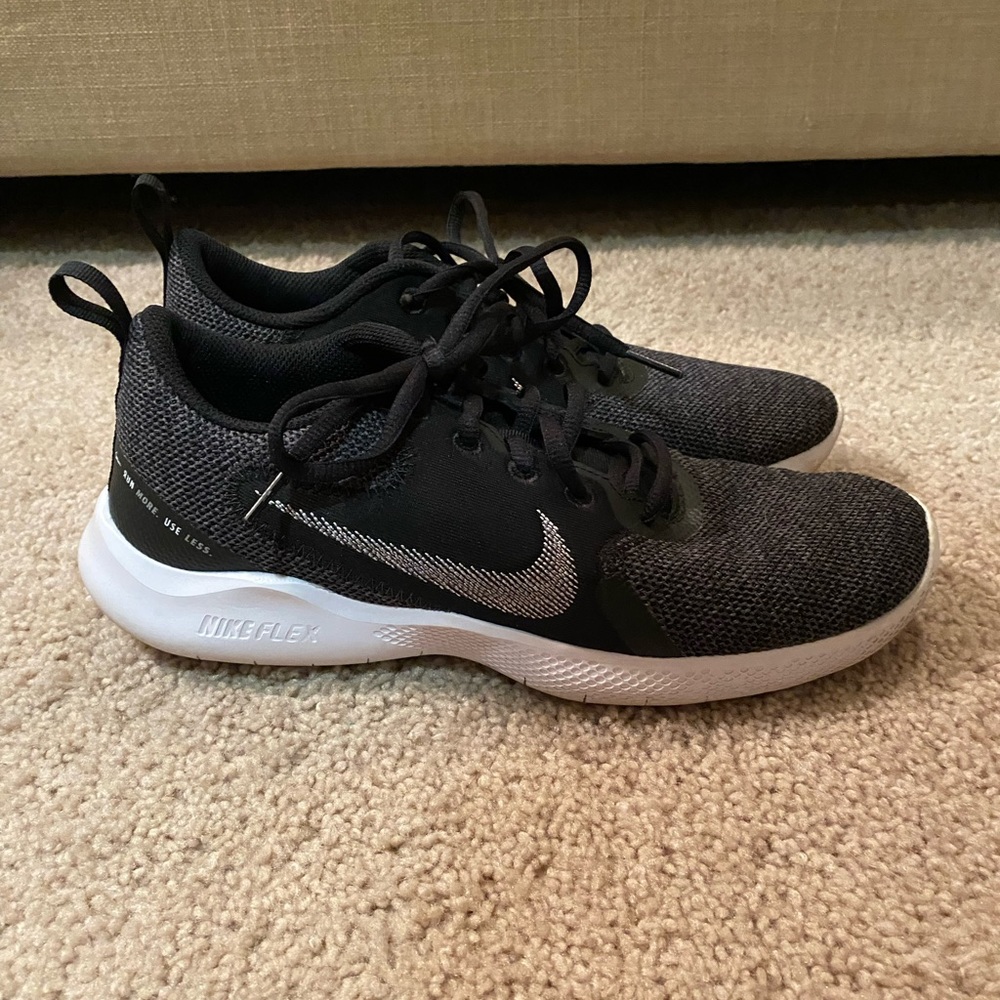 Nike tennis shoes women’s size 8.5